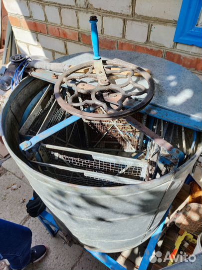 Медогонка 4-х рамочная электрическая