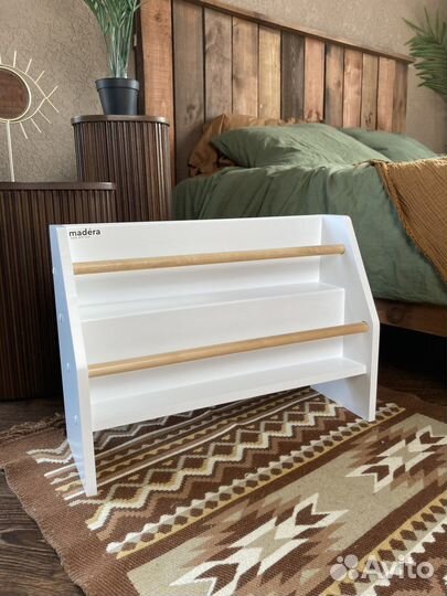 Детская книжная полка монтессори