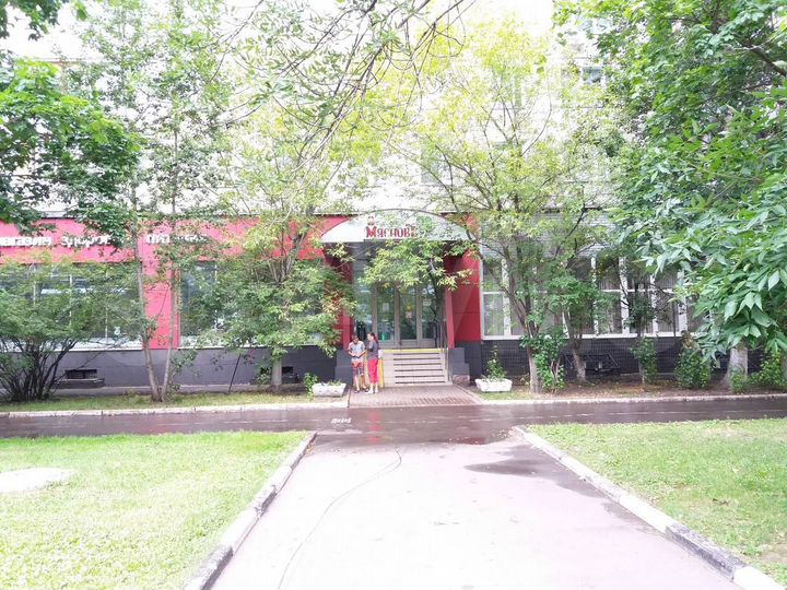 Магазин с витринами возле метро 193.3 м²