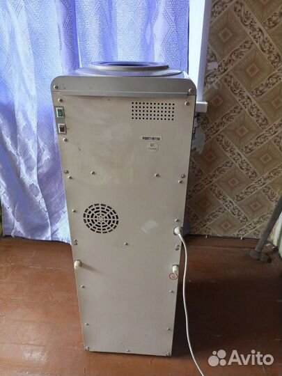 Кулер для воды напольный