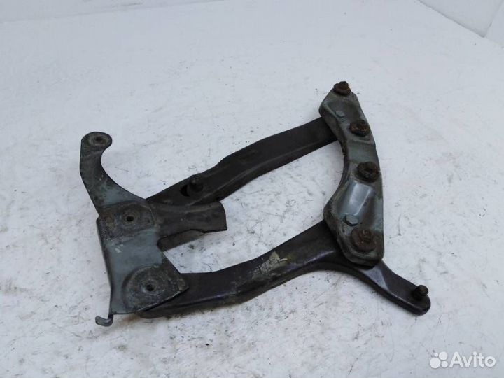 Петля капота правая