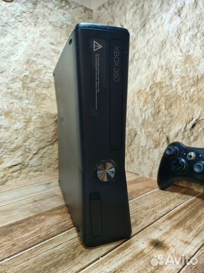 Xbox 360 slim Freeboot прошитый +30 игр