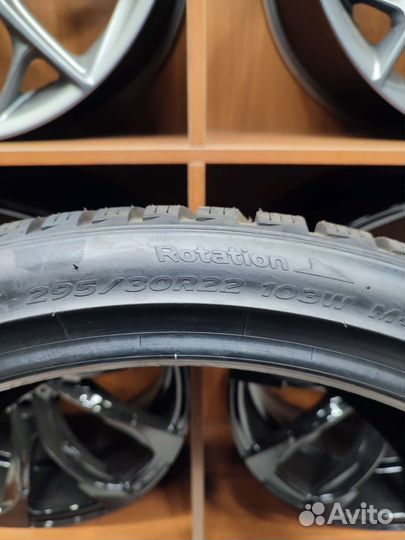 Hankook Winter I'Cept Evo 3 X W330A 265/35 R22 и 295/30 R22 103W