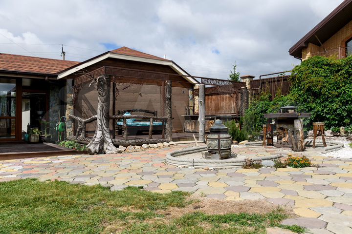 Коттедж 180 м² на участке 15 сот.