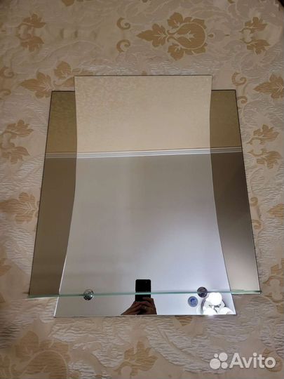 Зеркало с полочкой