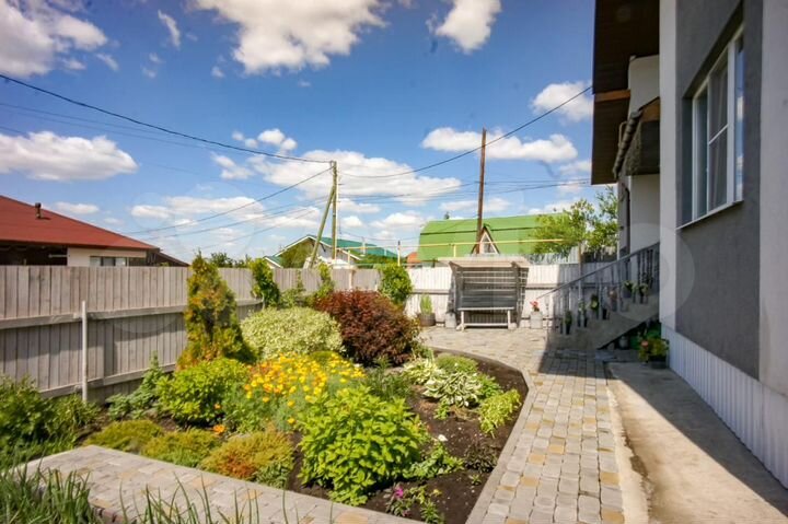 Коттедж 216,5 м² на участке 6 сот.