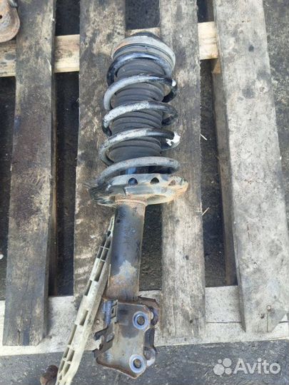 Стойка подвески передняя левая Opel Astra H Z17DTH