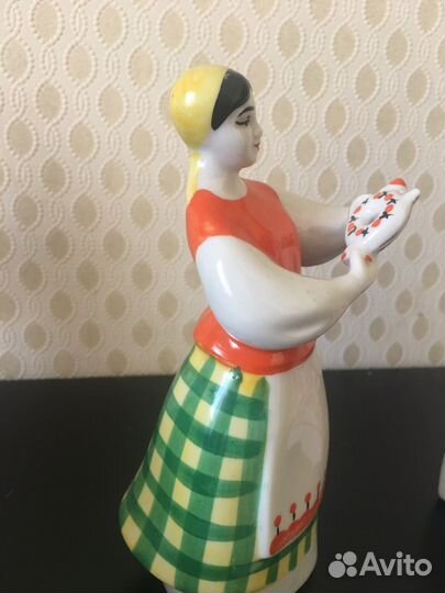 Статуэтка фарфоровая Украинский сувенир