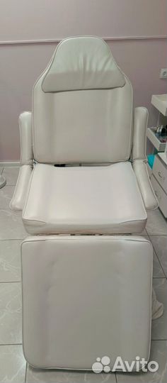 Косметологическая кушетка, педикюрное кресло