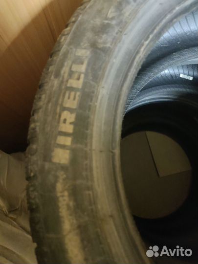 Pirelli Winter 210 Asimmetrico 225/50 R17 94