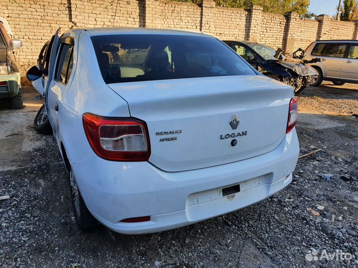 Renault Logan 1.6 МТ, 2014, битый, 200 000 км