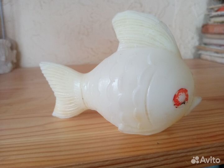 Белая рыба, рыбка, советская пластмассовая игрушка