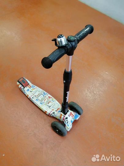 Самокат трёхколёсный для детей до 8 лет