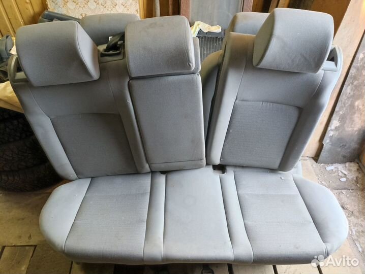 Задние сиденья Volkswagen Golf 5