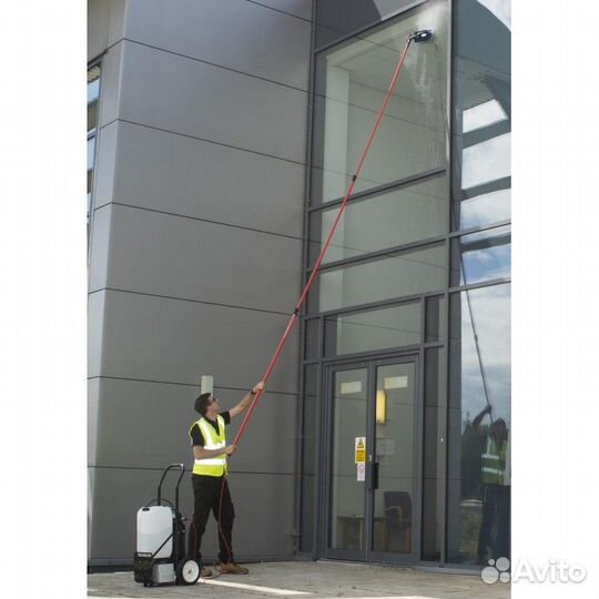 Мойка фасадов зданий и застеклений окон без развод