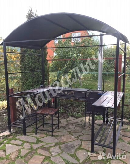 Мангал с крышей