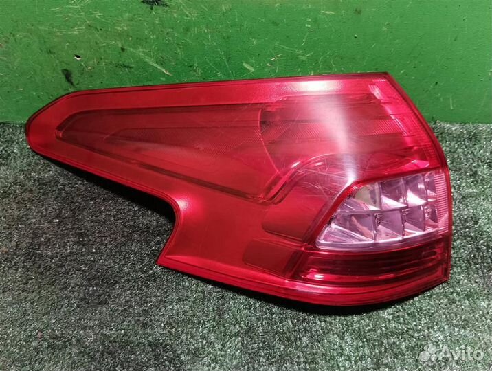 Фонарь задний наружный левый Citroen C5 2009