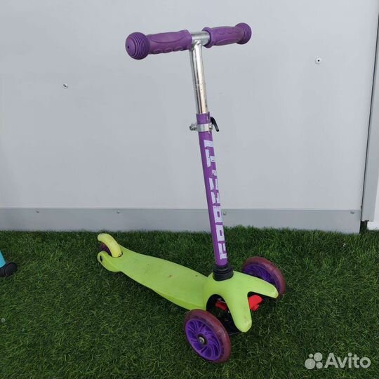 Самокат трехколесный