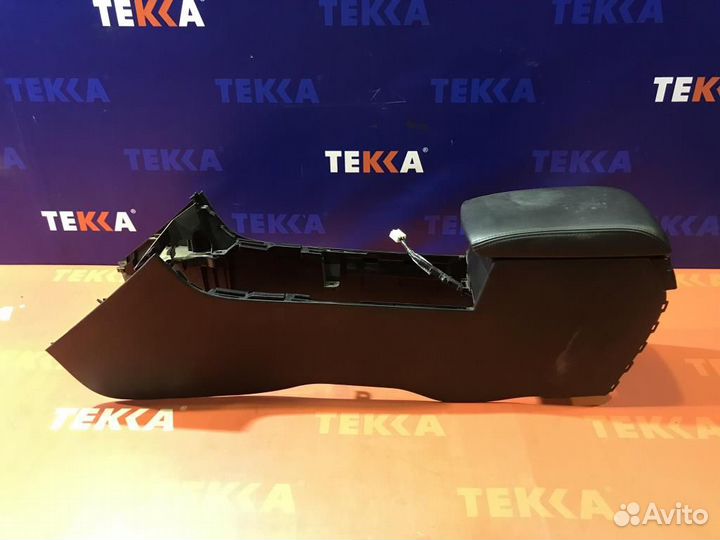 Подлокотник передний Мазда 6 гш