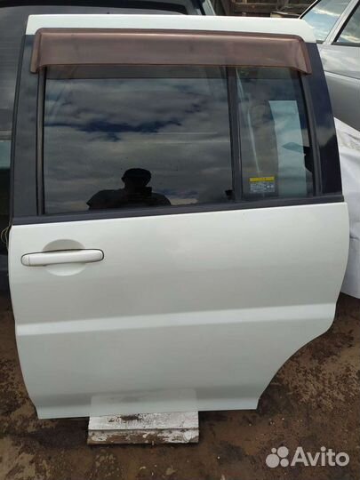 Дверь Nissan Liberty