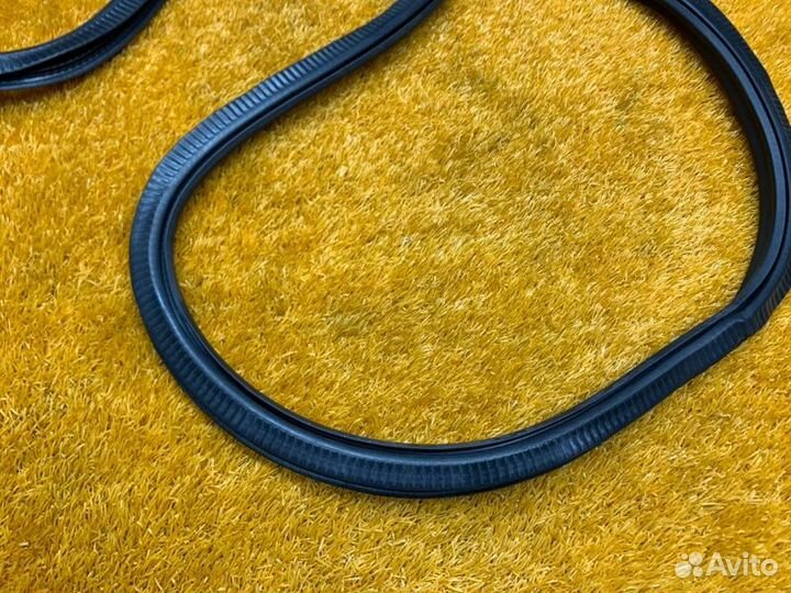 Уплотнитель двери задний правый Audi A8 4H/D4 cdra