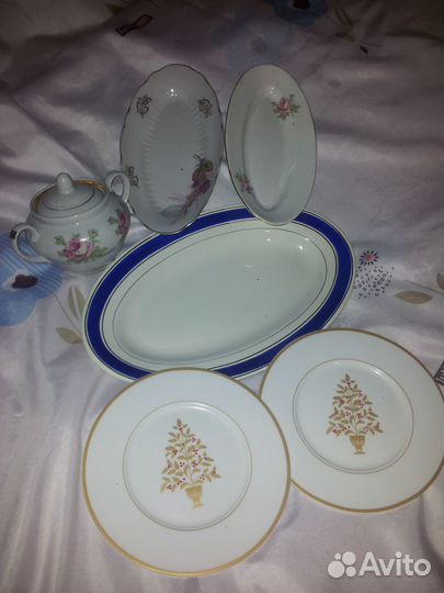 Блюдо, тарелки, сахарница. Цена за всё