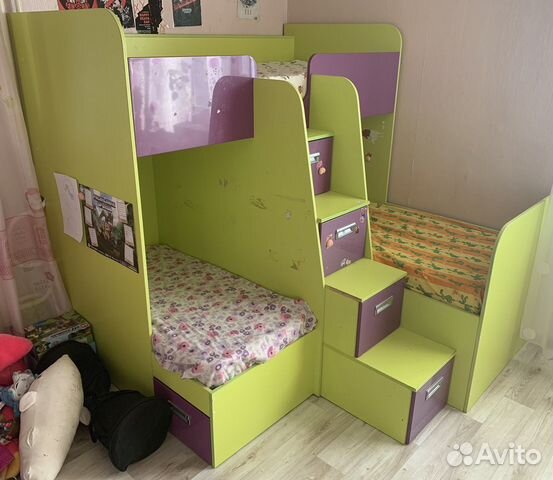 Трехярусная детская кровать