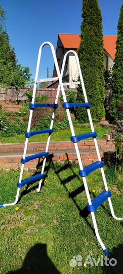 Лестница для бассейна