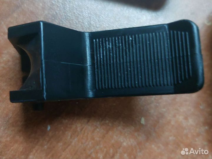 269501487/269501125 Фиксатор бардачка Sea-doo