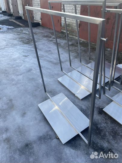 Напольная вешалка для одежды