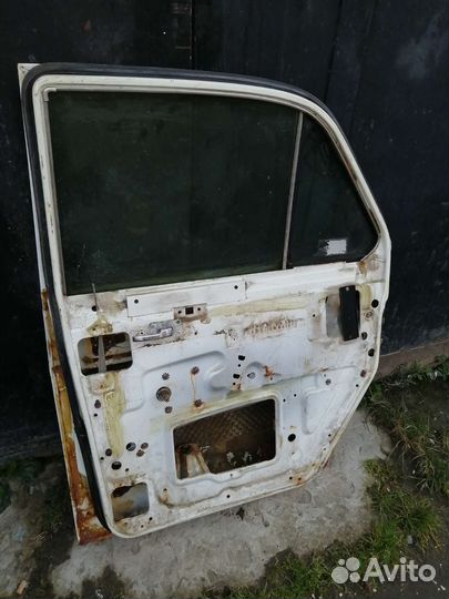 Передняя и задняя правые дверцы на Волгу