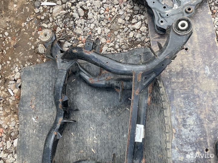 Задняя балка подрамник Ауди Q7