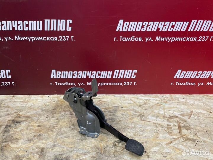 Педаль тормоза Renault Logan