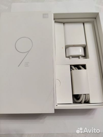 Xiaomi Mi 9 SE, 6/64 ГБ