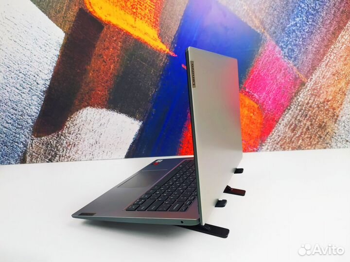 Ноутбук Lenovo на i5 + Radeon и IPS