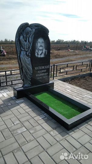 Памятники