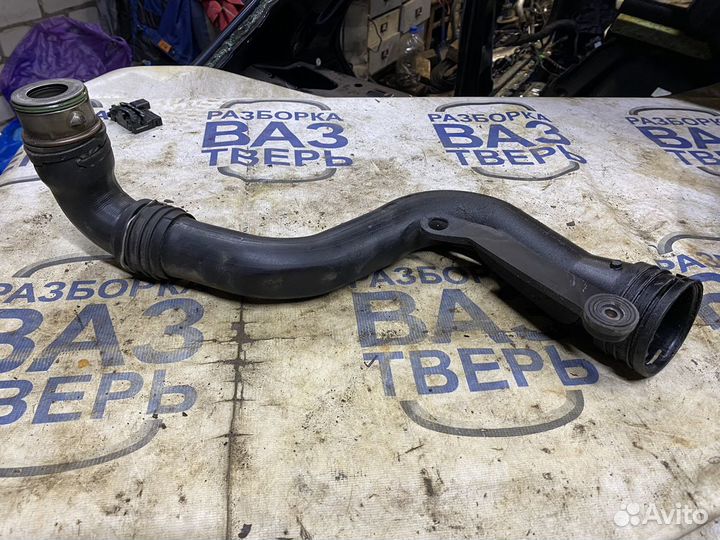 Патрубок интеркулера воздушный Джетта 5 Гольф 5