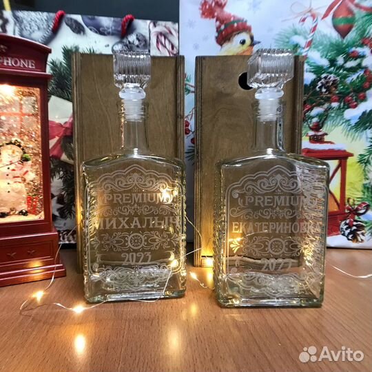 Штоф (бутылка) с гравировкой в деревянном боксе