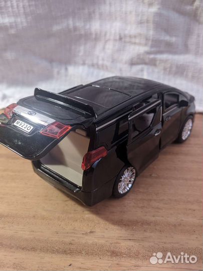 Модель тойота в 24 масштабе