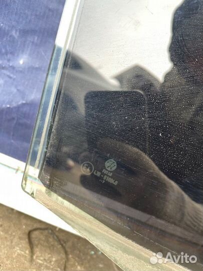 Стекло двери заднее правое Volkswagen Polo 5