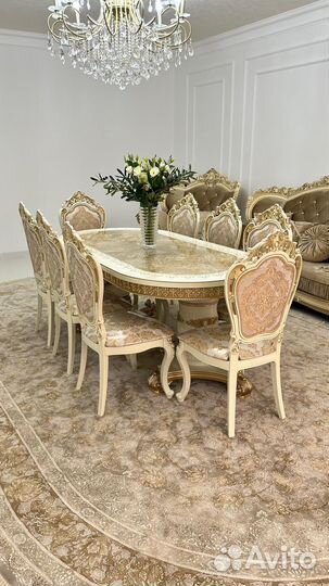 Стол и стулья