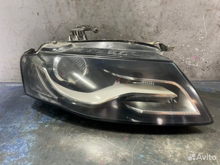 Фара ксенон правая Audi A4 B8 Дорест