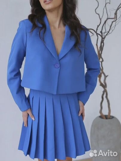 Костюм женский с юбкой и пиджаком
