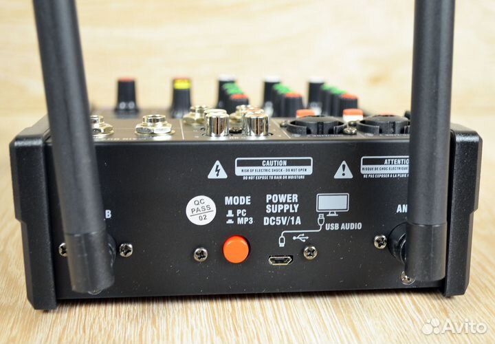 Микрофоны беспроводные и микшер