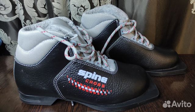 Лыжные ботинки новые 36