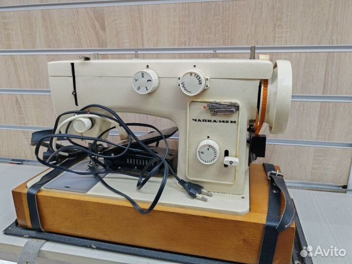 Швейная машинка Чайка 142м
