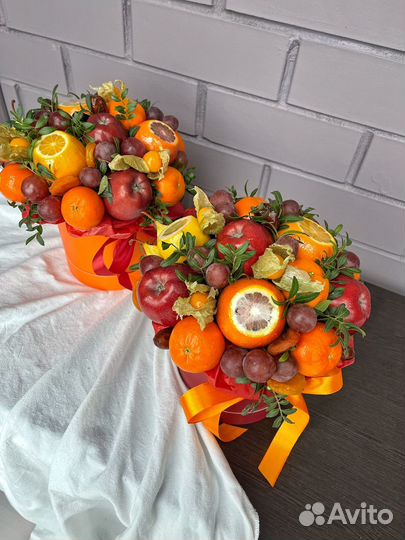 Фруктовый букет в шляпной коробке на 8 марта