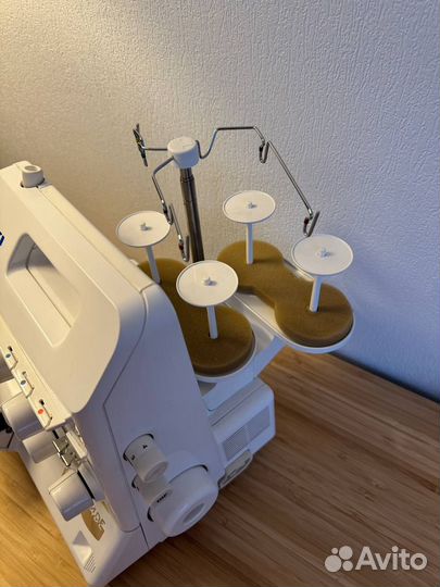Оверлок juki mo 654de