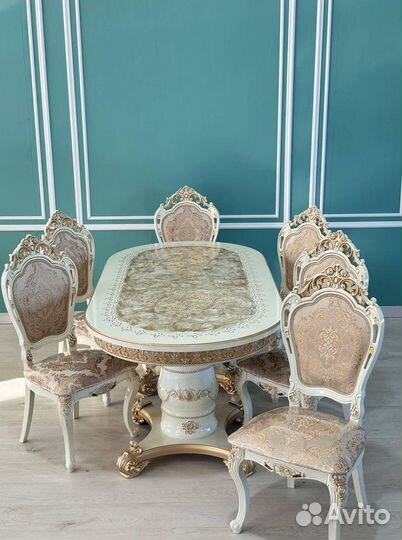 Стол и стулья в гостиную. В наличии