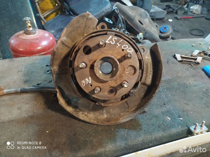 Ступица задняя левая Lexus Toyota LS 400